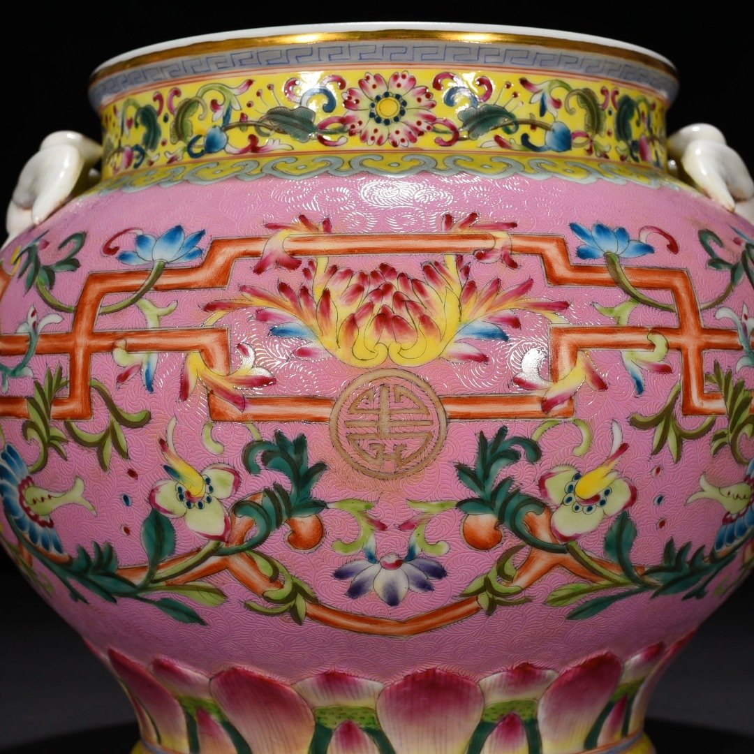 Qing Dynasty Qianlong period of the pink ground-rolled famille rose flower pattern swallow jar