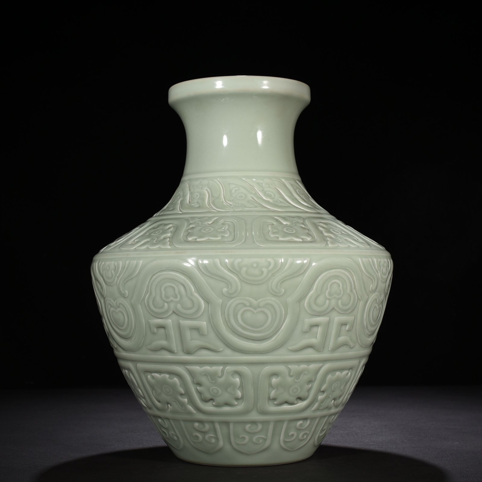 Qing Dynasty Qianlong pink celadon glaze engraved antique Kui dragon pattern Lei style statue