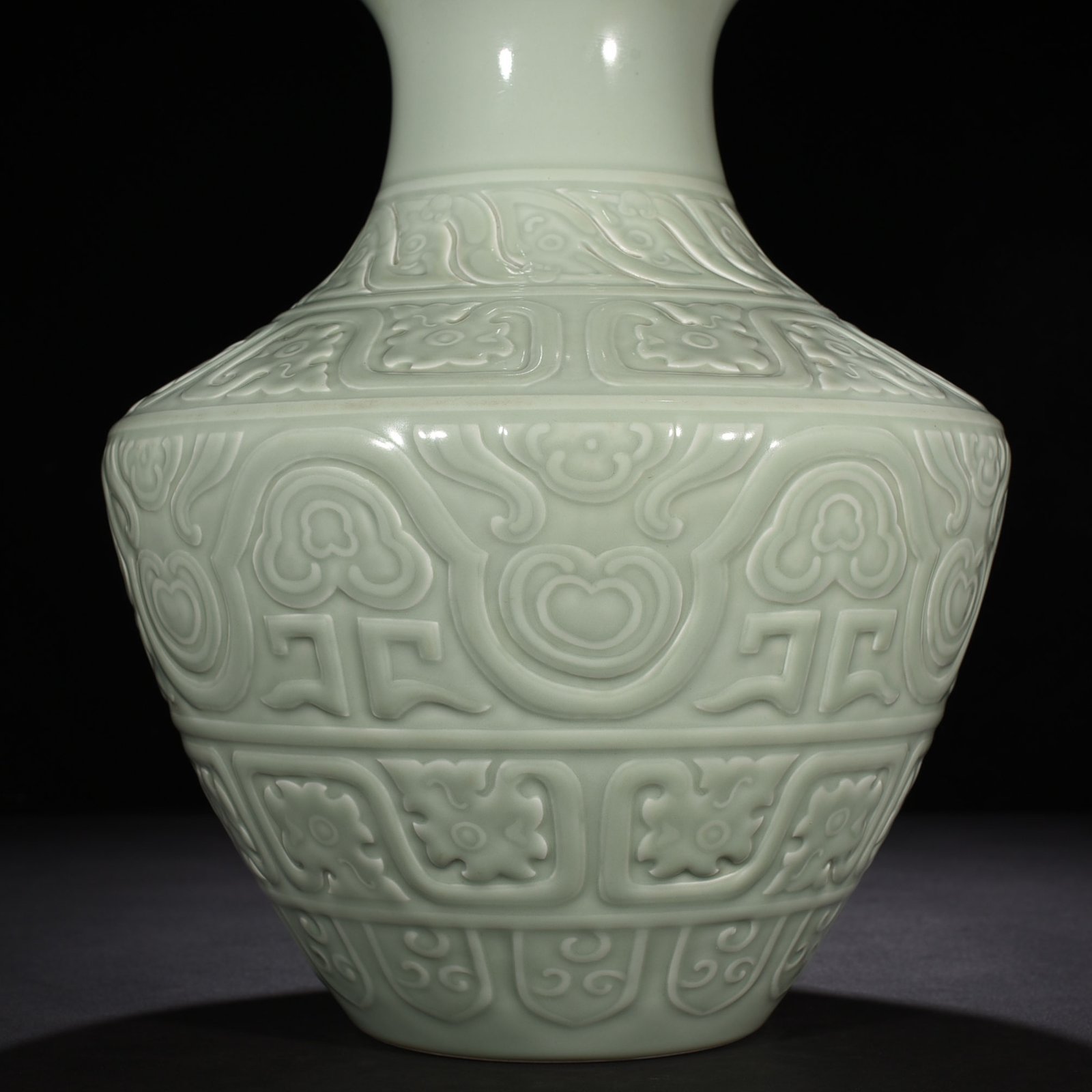 Qing Dynasty Qianlong pink celadon glaze engraved antique Kui dragon pattern Lei style statue
