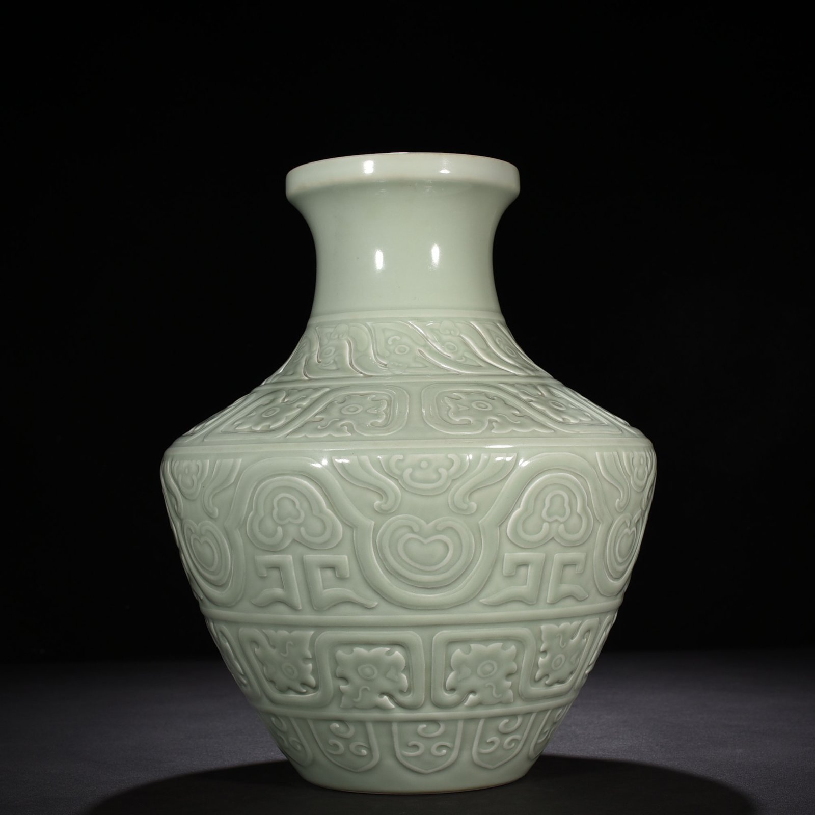 Qing Dynasty Qianlong pink celadon glaze engraved antique Kui dragon pattern Lei style statue