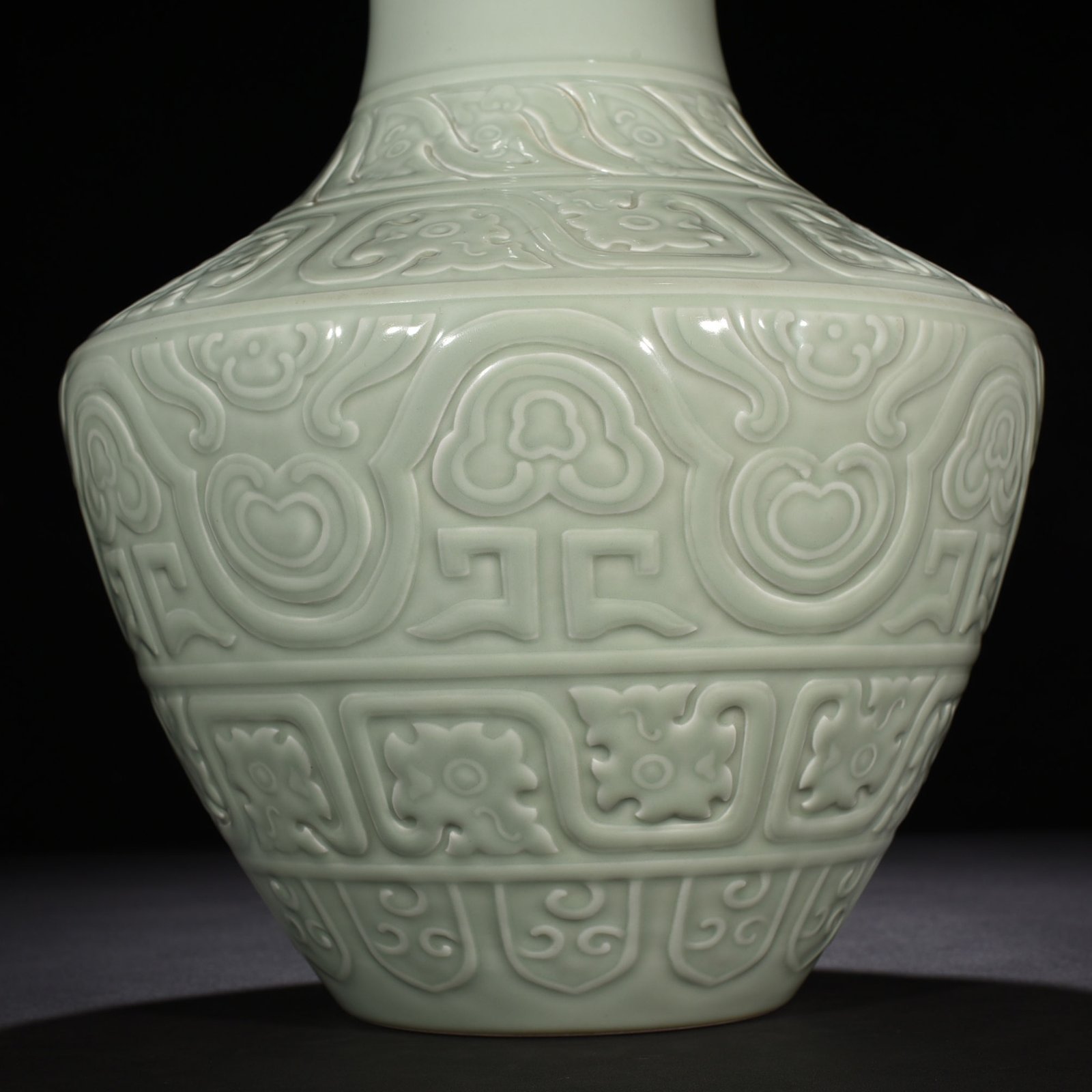Qing Dynasty Qianlong pink celadon glaze engraved antique Kui dragon pattern Lei style statue