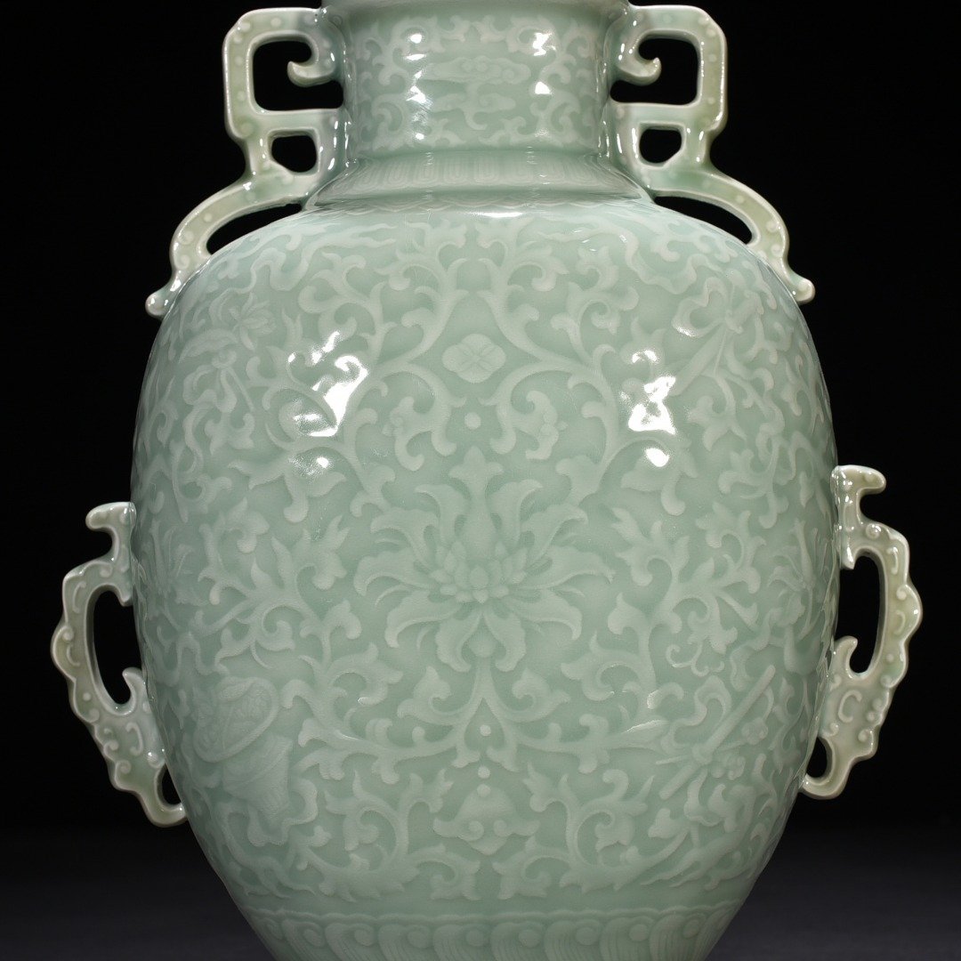 Qing Dynasty Qianlong pink celadon glaze flat vase
