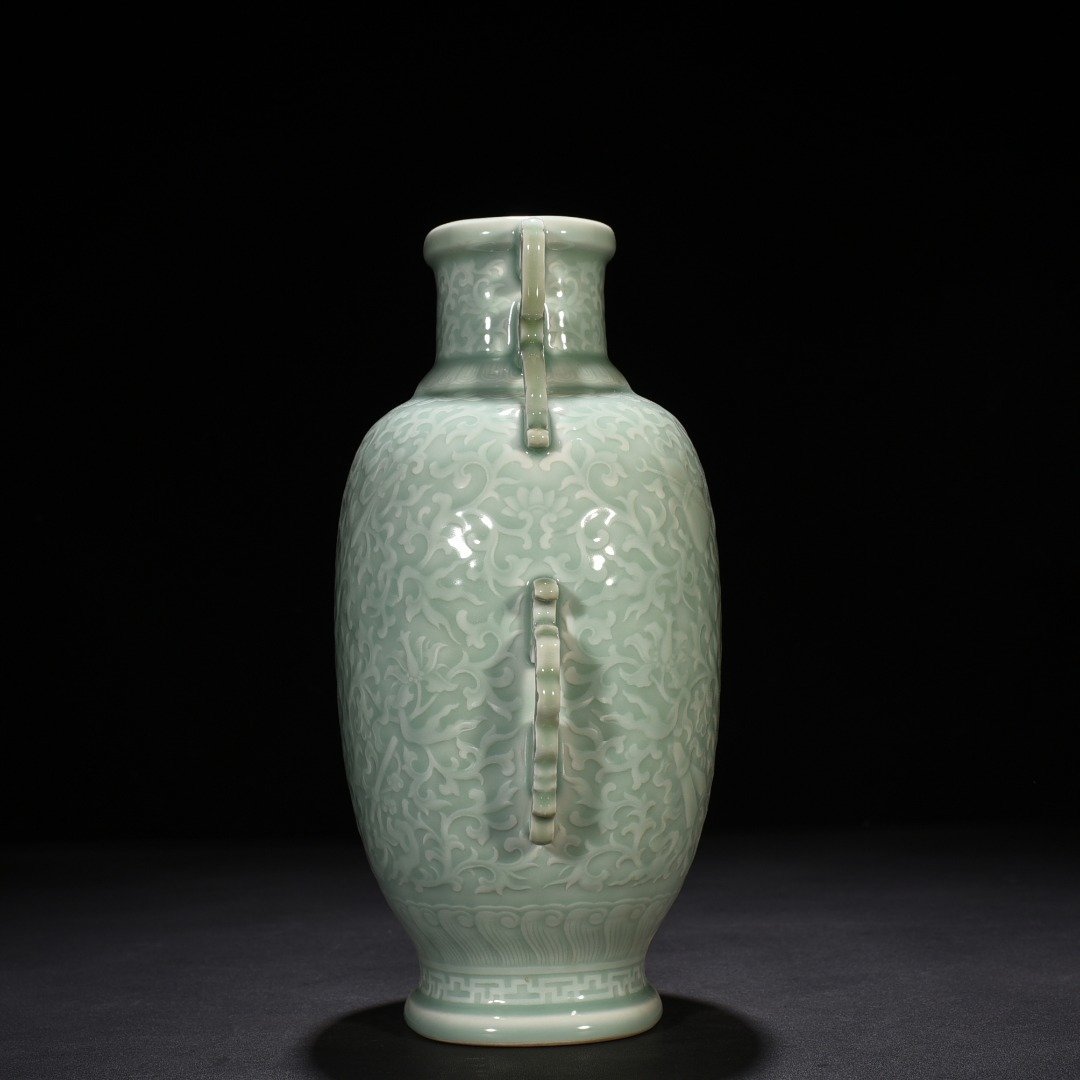 Qing Dynasty Qianlong pink celadon glaze flat vase
