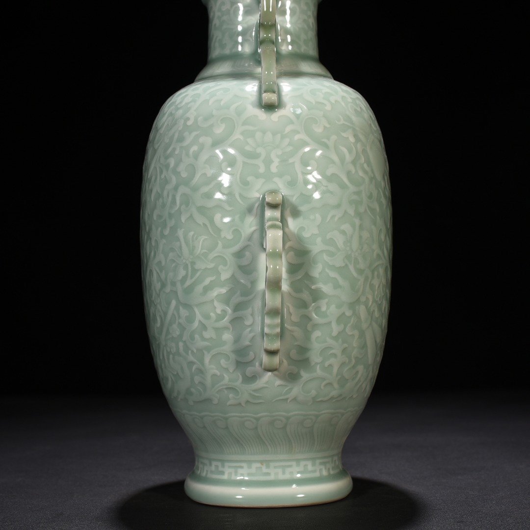 Qing Dynasty Qianlong pink celadon glaze flat vase