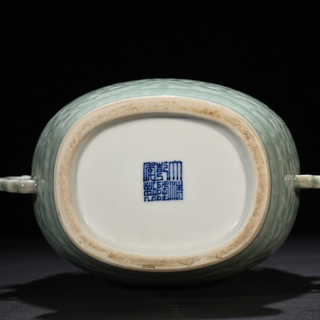 Qing Dynasty Qianlong pink celadon glaze flat vase