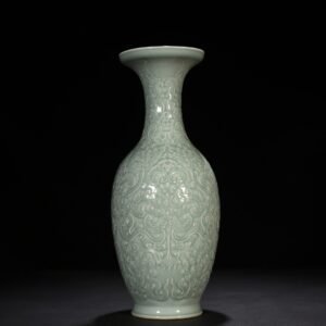 Qing Dynasty Qianlong pink celadon glaze plate-mouth vase