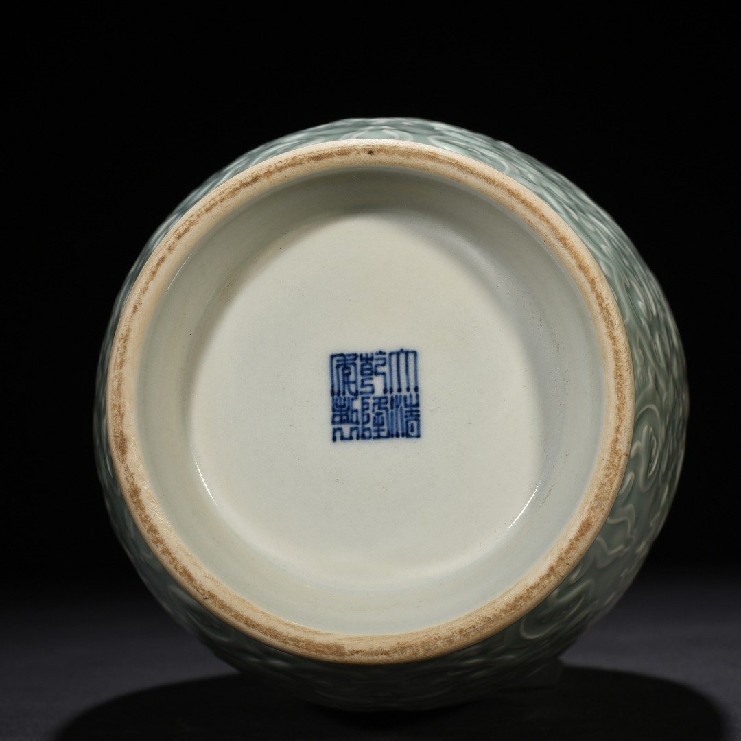 Qing Dynasty Qianlong pink celadon glaze plate-mouth vase