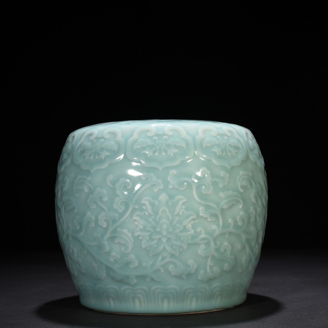 Qing Dynasty Qianlong pink celadon glaze carved drum