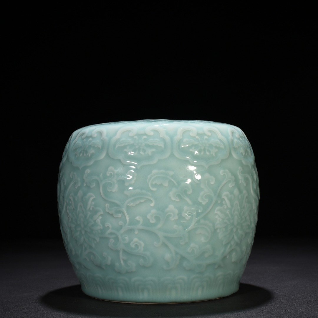 Qing Dynasty Qianlong pink celadon glaze carved drum