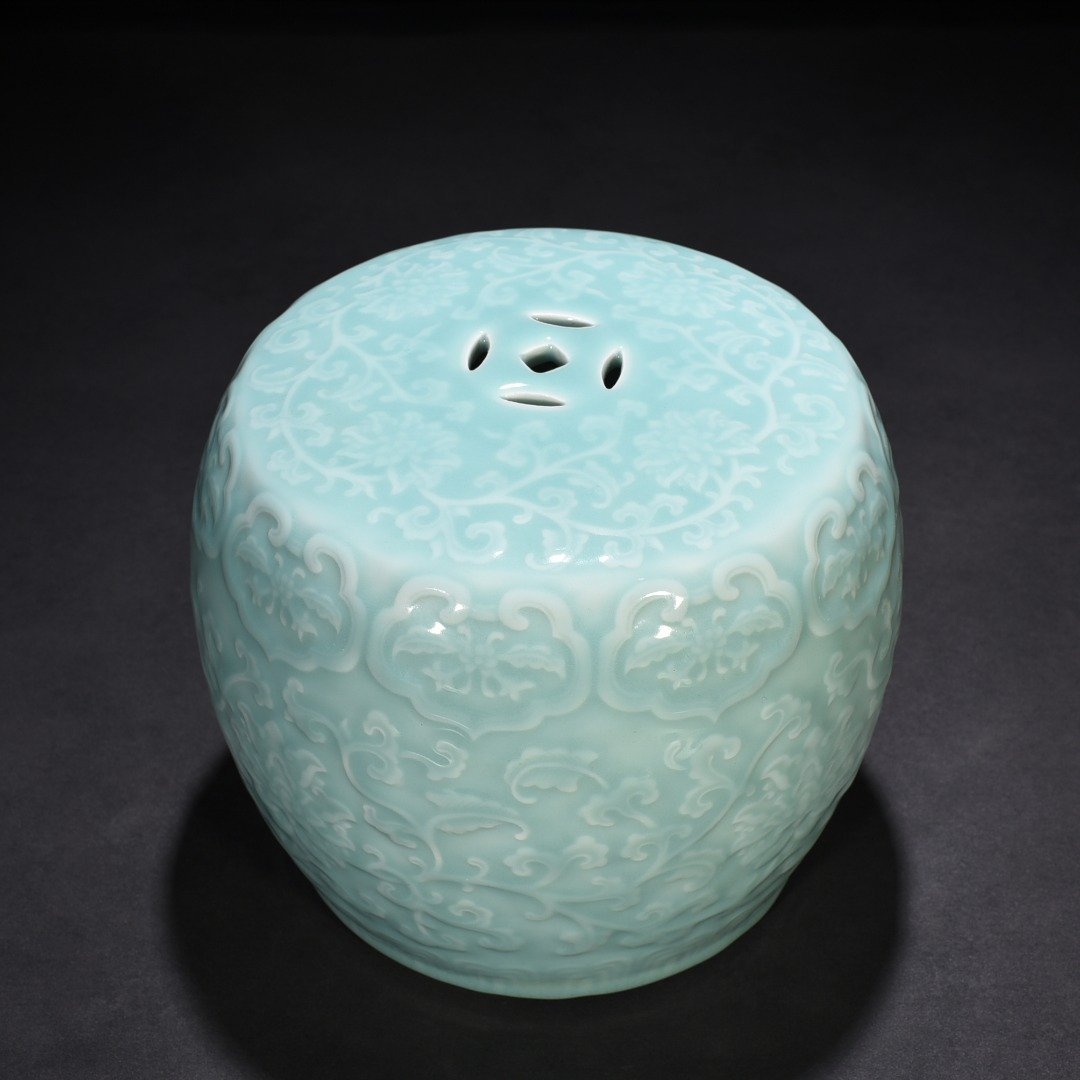 Qing Dynasty Qianlong pink celadon glaze carved drum