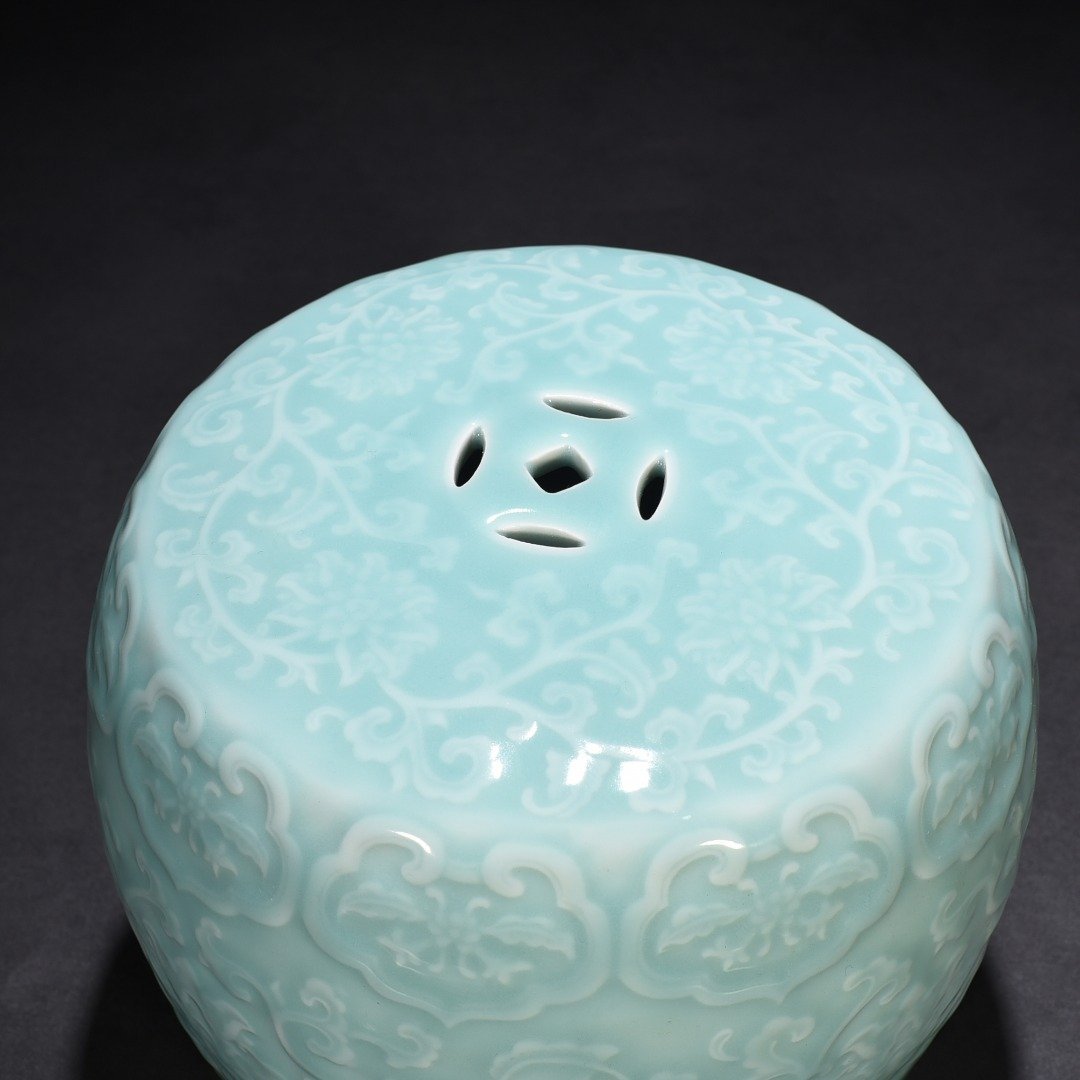 Qing Dynasty Qianlong pink celadon glaze carved drum