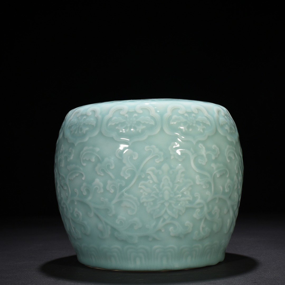 Qing Dynasty Qianlong pink celadon glaze carved drum
