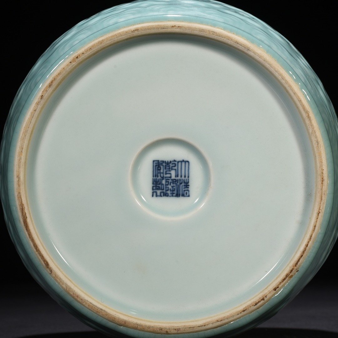 Qing Dynasty Qianlong pink celadon glaze carved drum