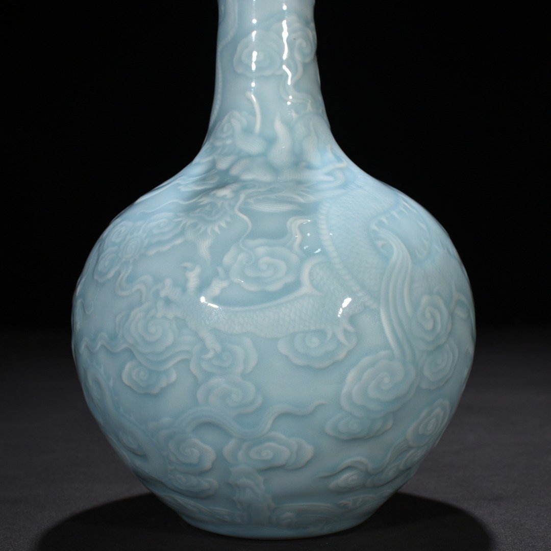 Qing Dynasty Qianlong pink celadon glaze engraved Canglong Jiaozi dragon pattern