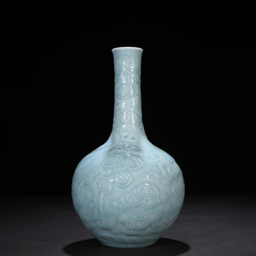 Qing Dynasty Qianlong pink celadon glaze engraved Canglong Jiaozi dragon pattern