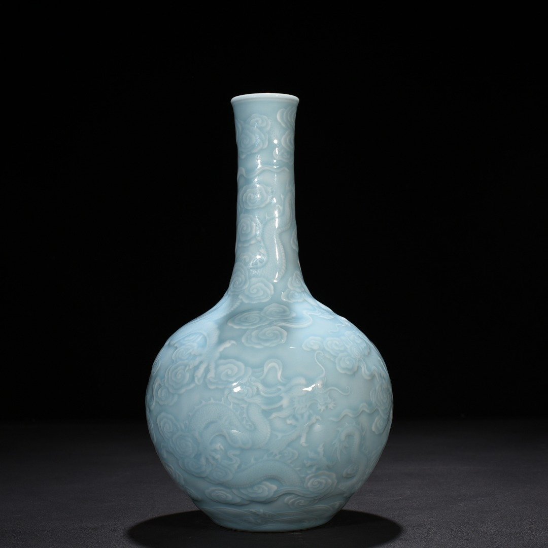 Qing Dynasty Qianlong pink celadon glaze engraved Canglong Jiaozi dragon pattern