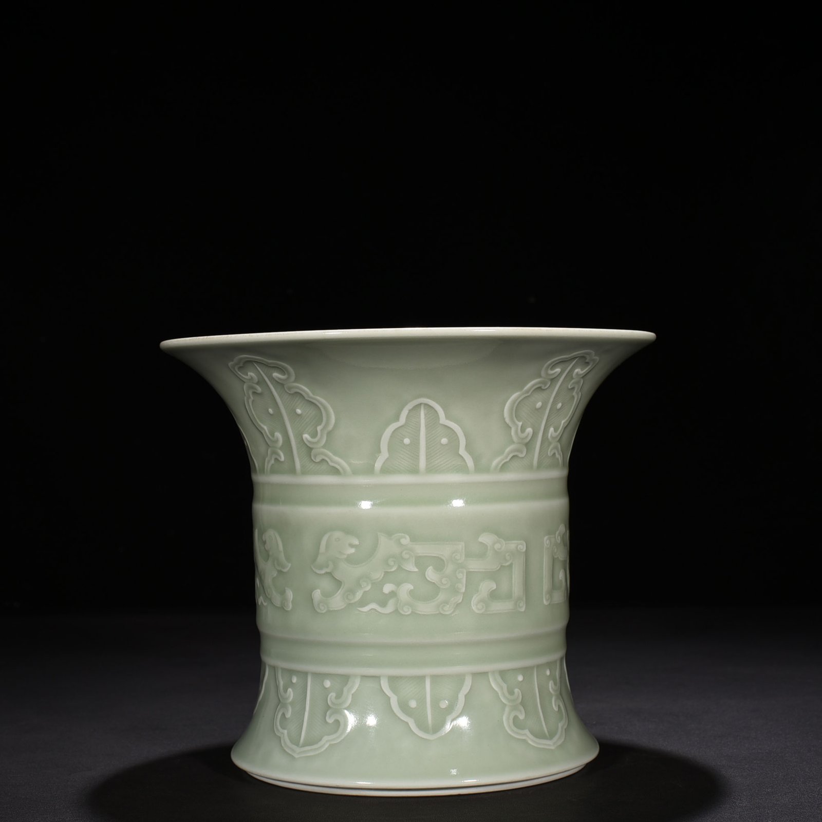 Qing Dynasty Qianlong pink celadon glaze engraved chilong pattern girdle pen holder