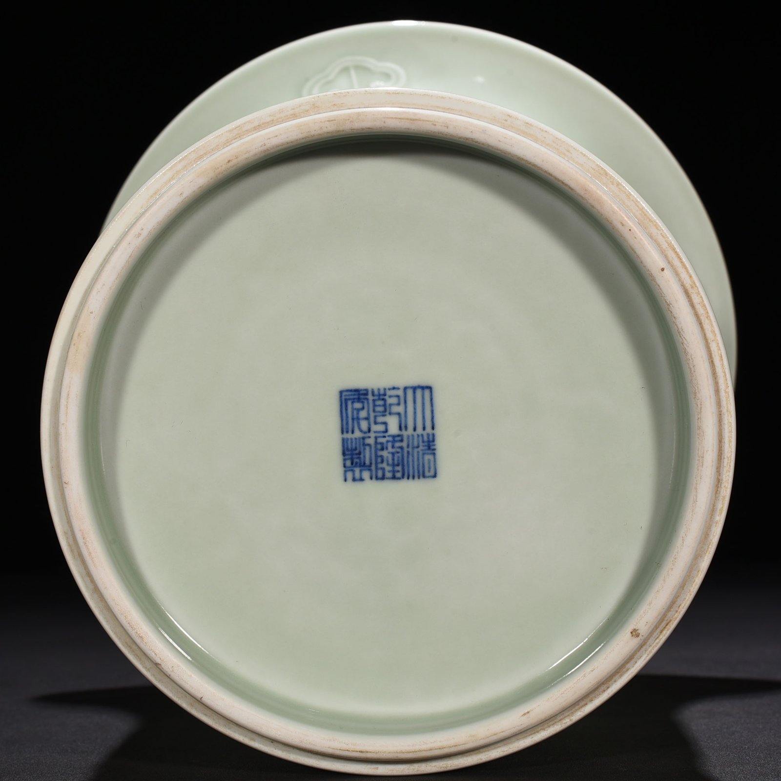 Qing Dynasty Qianlong pink celadon glaze engraved chilong pattern girdle pen holder
