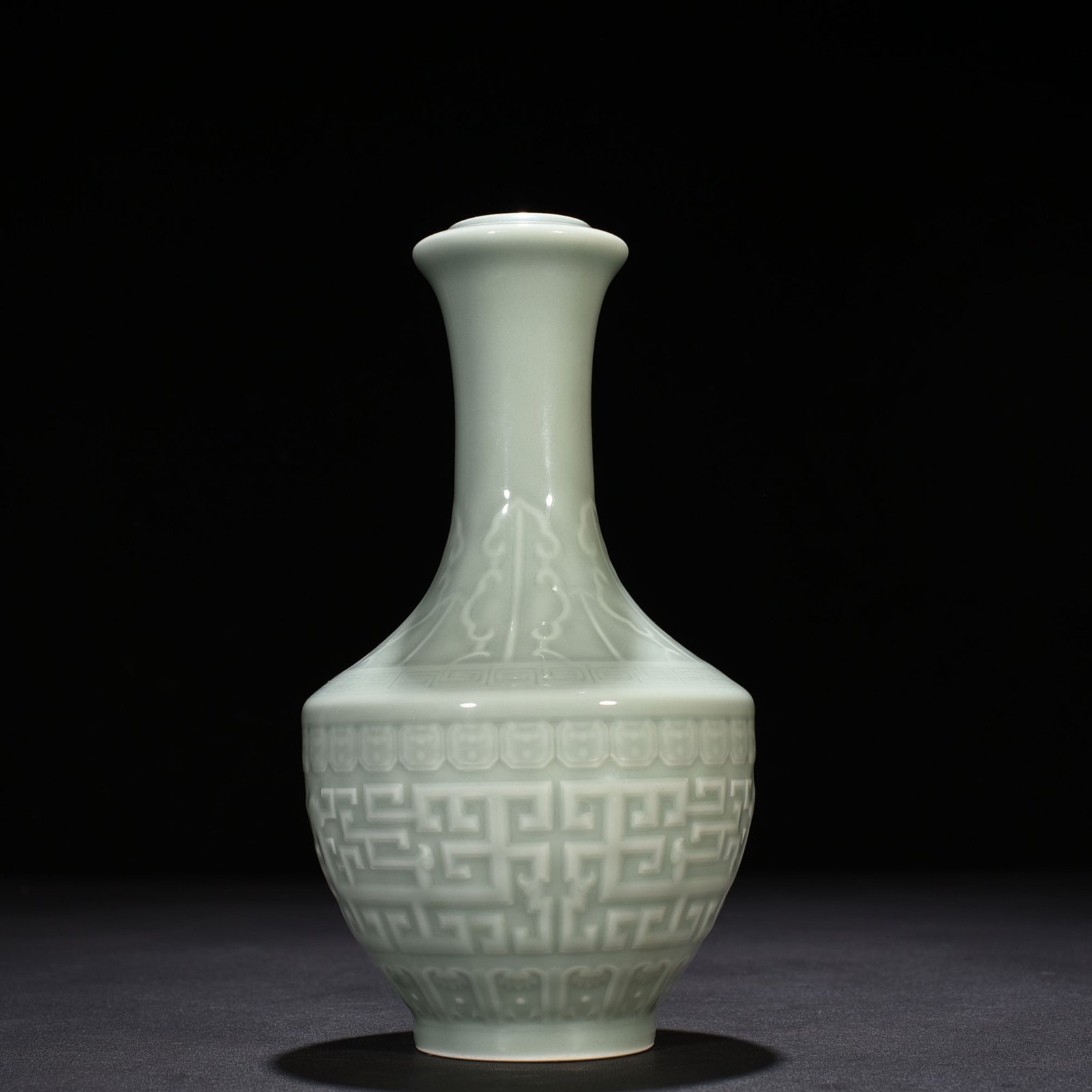 Qing Dynasty Qianlong pink celadon glaze vase