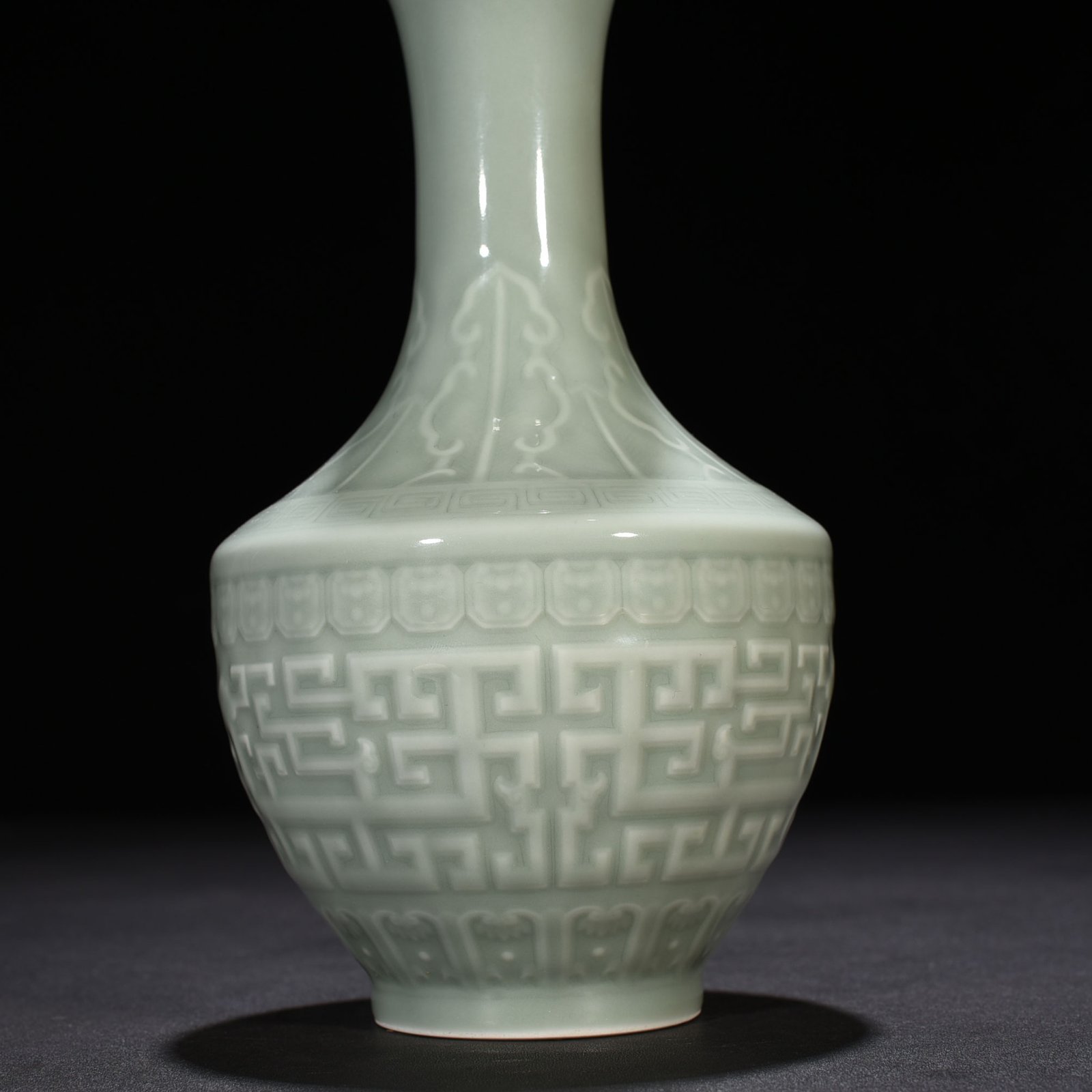 Qing Dynasty Qianlong pink celadon glaze vase