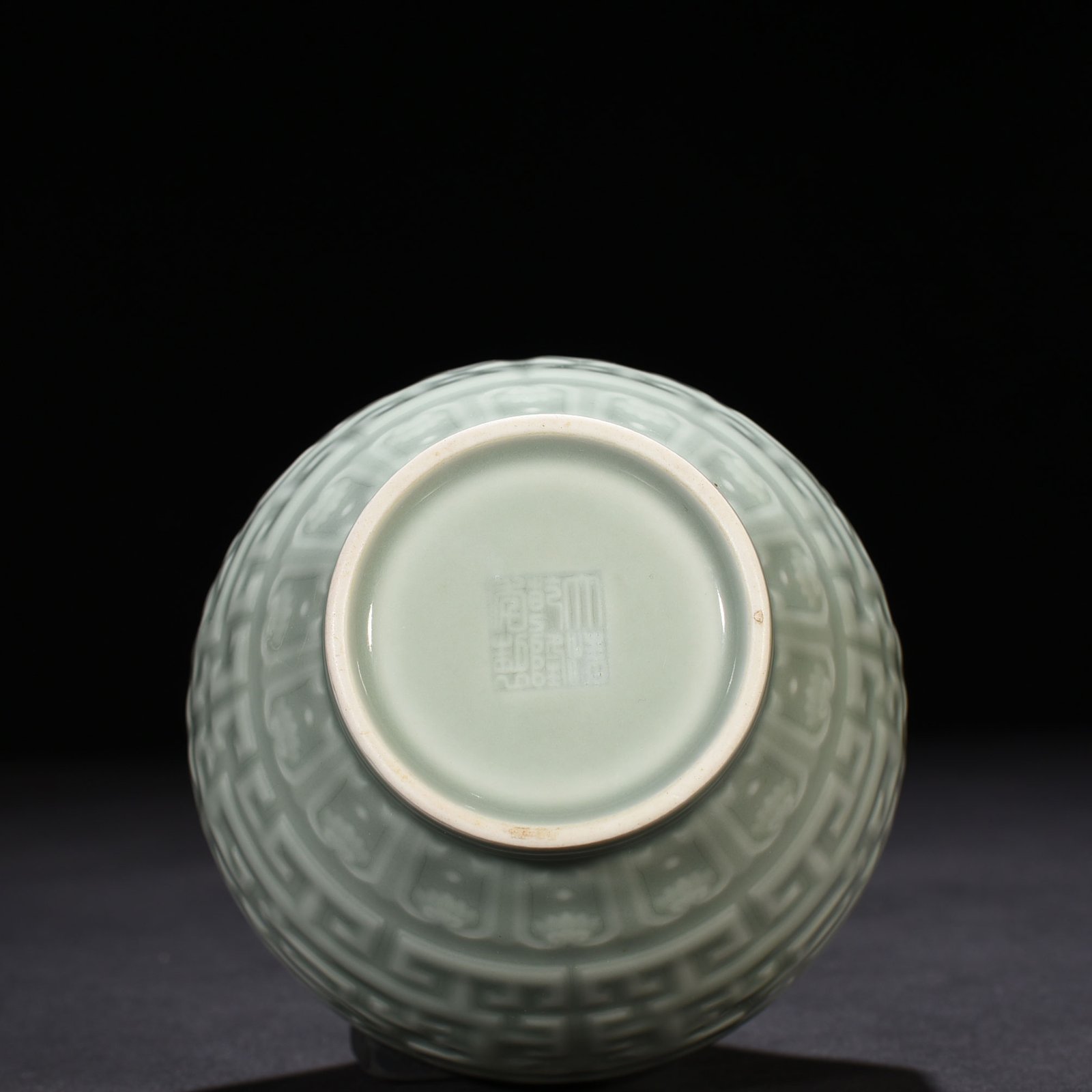 Qing Dynasty Qianlong pink celadon glaze vase
