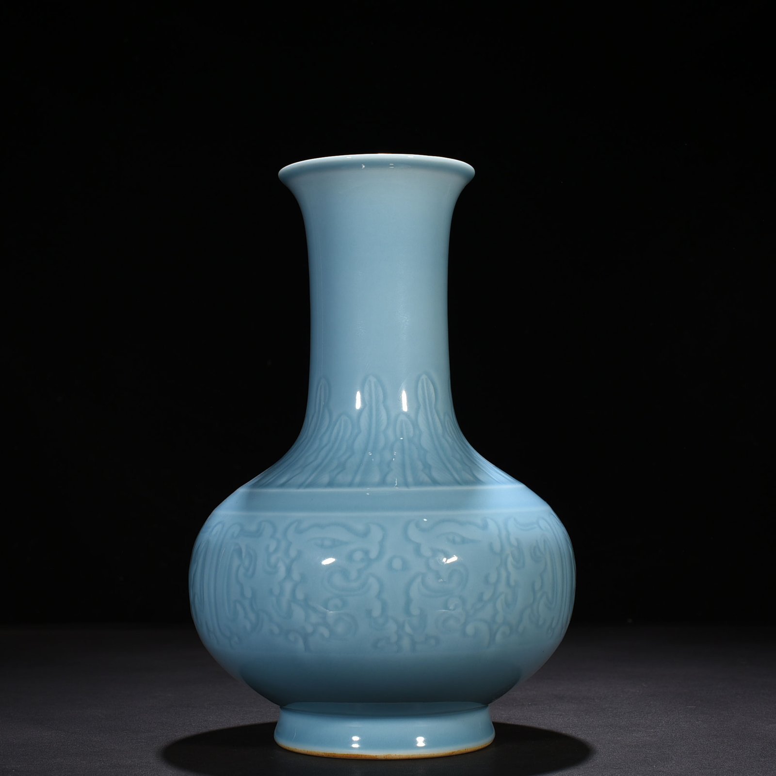 Qing Dynasty Qianlong pink celadon glaze vase