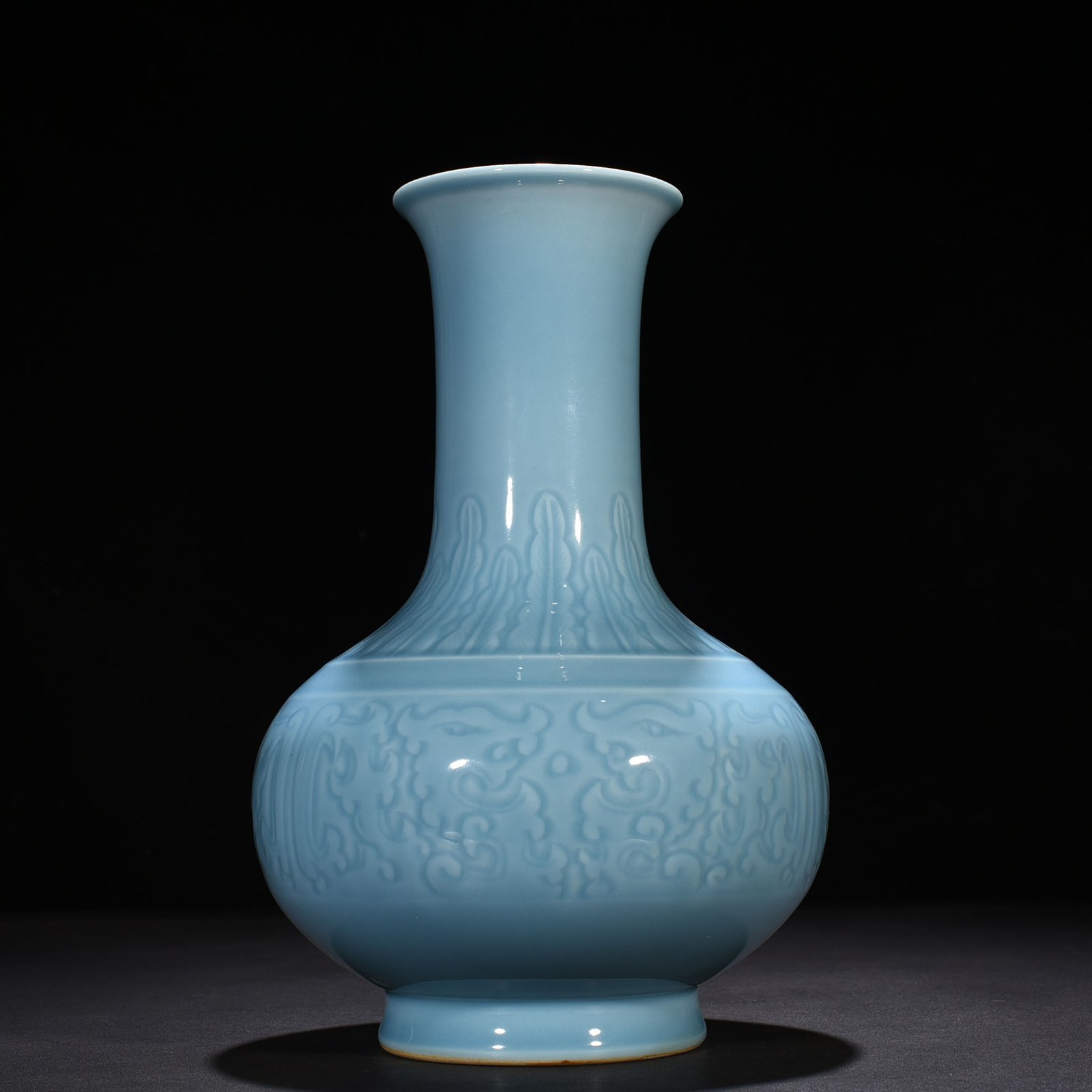 Qing Dynasty Qianlong pink celadon glaze vase