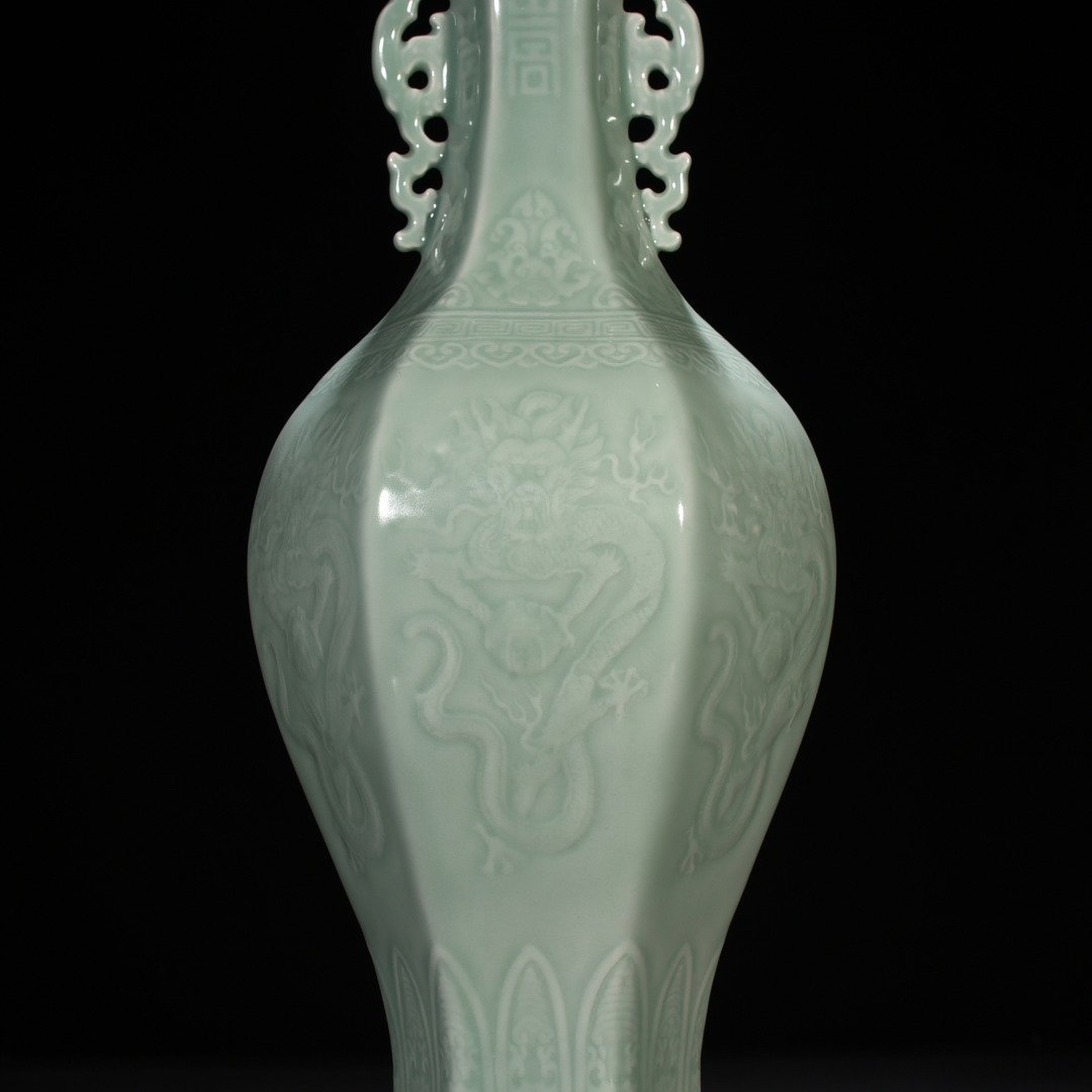 Qing Dynasty Qianlong pink green glaze six-sided amphorae with dragon pattern