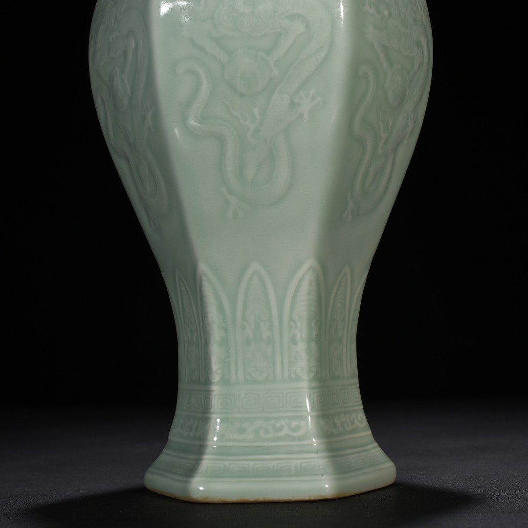 Qing Dynasty Qianlong pink green glaze six-sided amphorae with dragon pattern