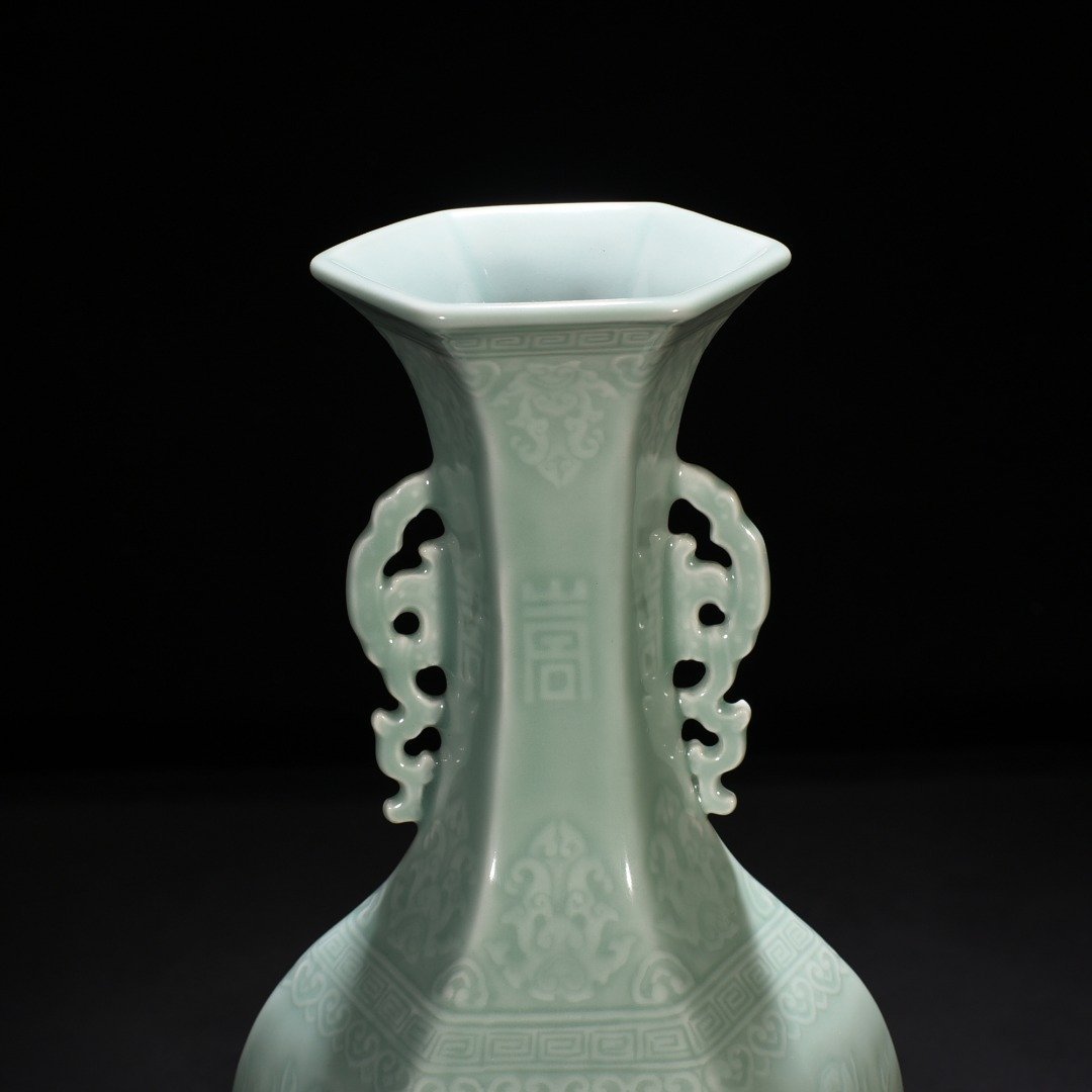 Qing Dynasty Qianlong pink green glaze six-sided amphorae with dragon pattern