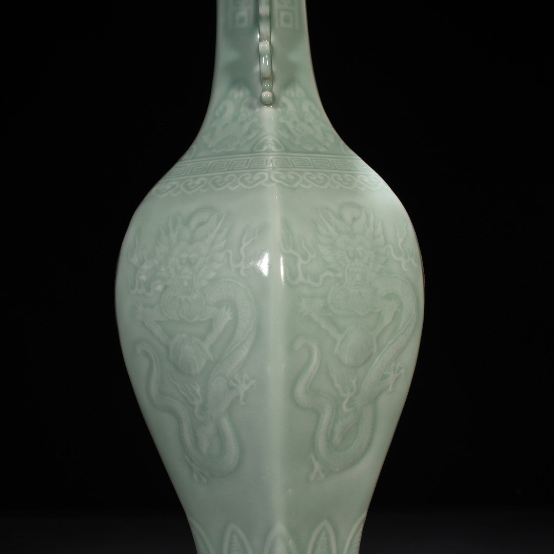 Qing Dynasty Qianlong pink green glaze six-sided amphorae with dragon pattern