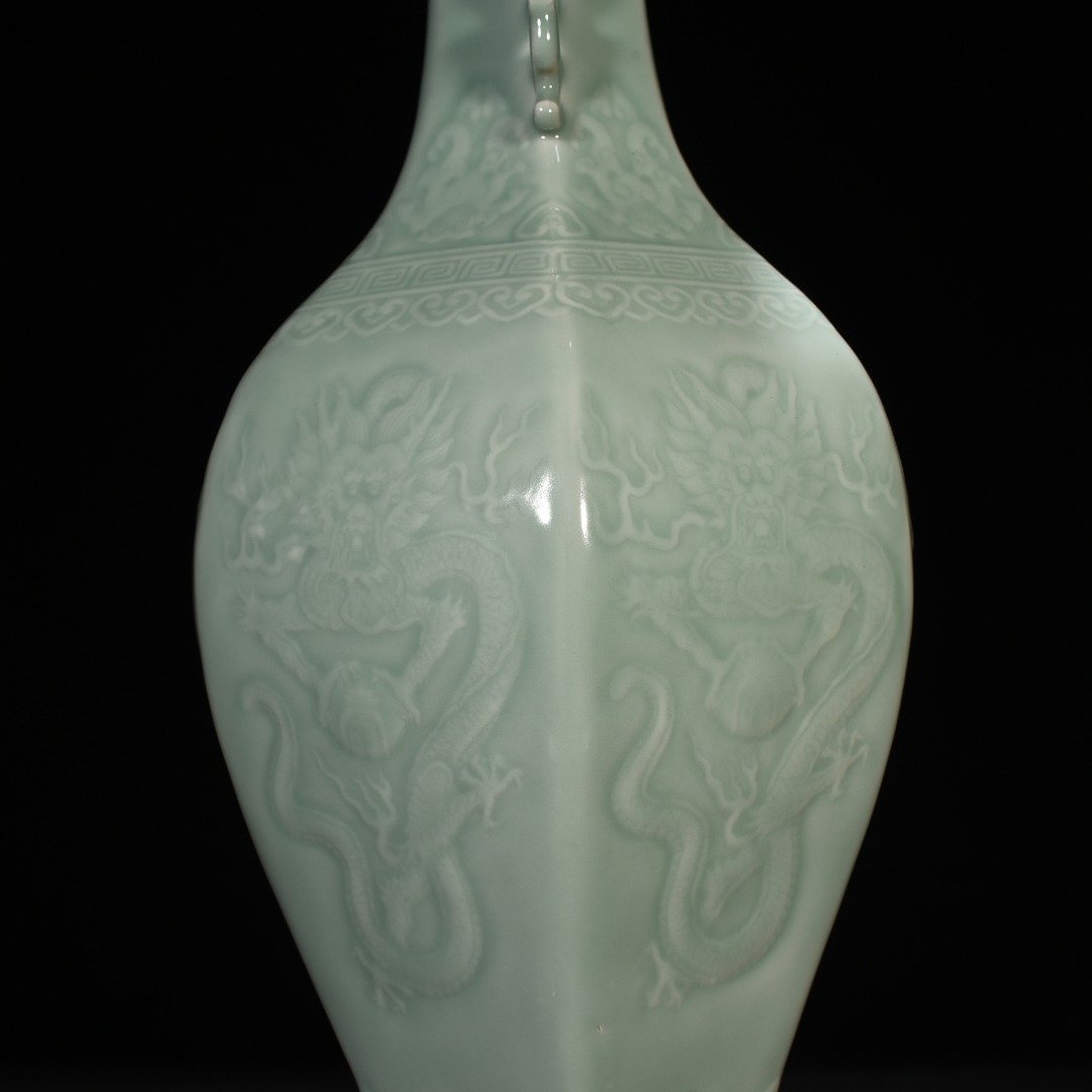 Qing Dynasty Qianlong pink green glaze six-sided amphorae with dragon pattern
