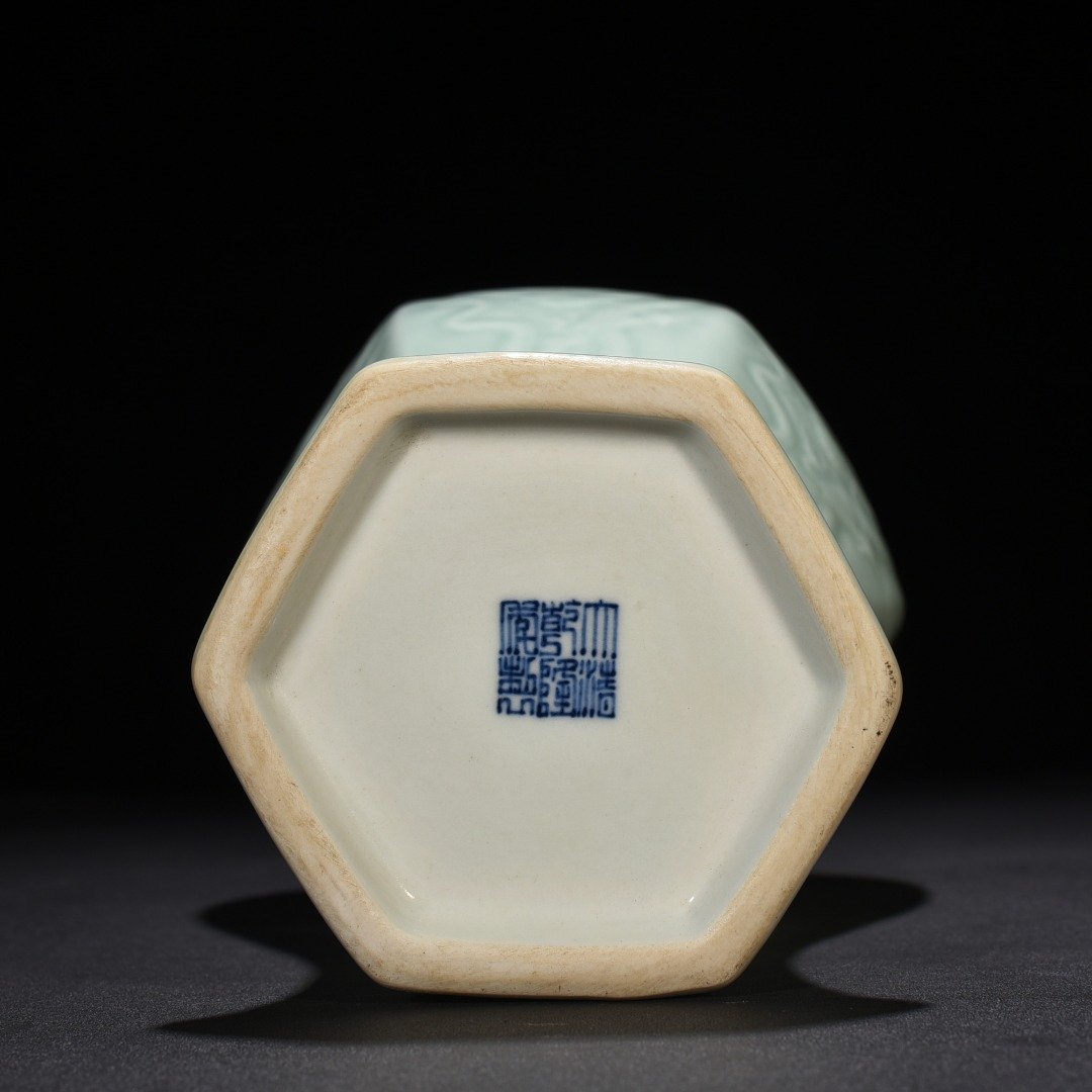 Qing Dynasty Qianlong pink green glaze six-sided amphorae with dragon pattern