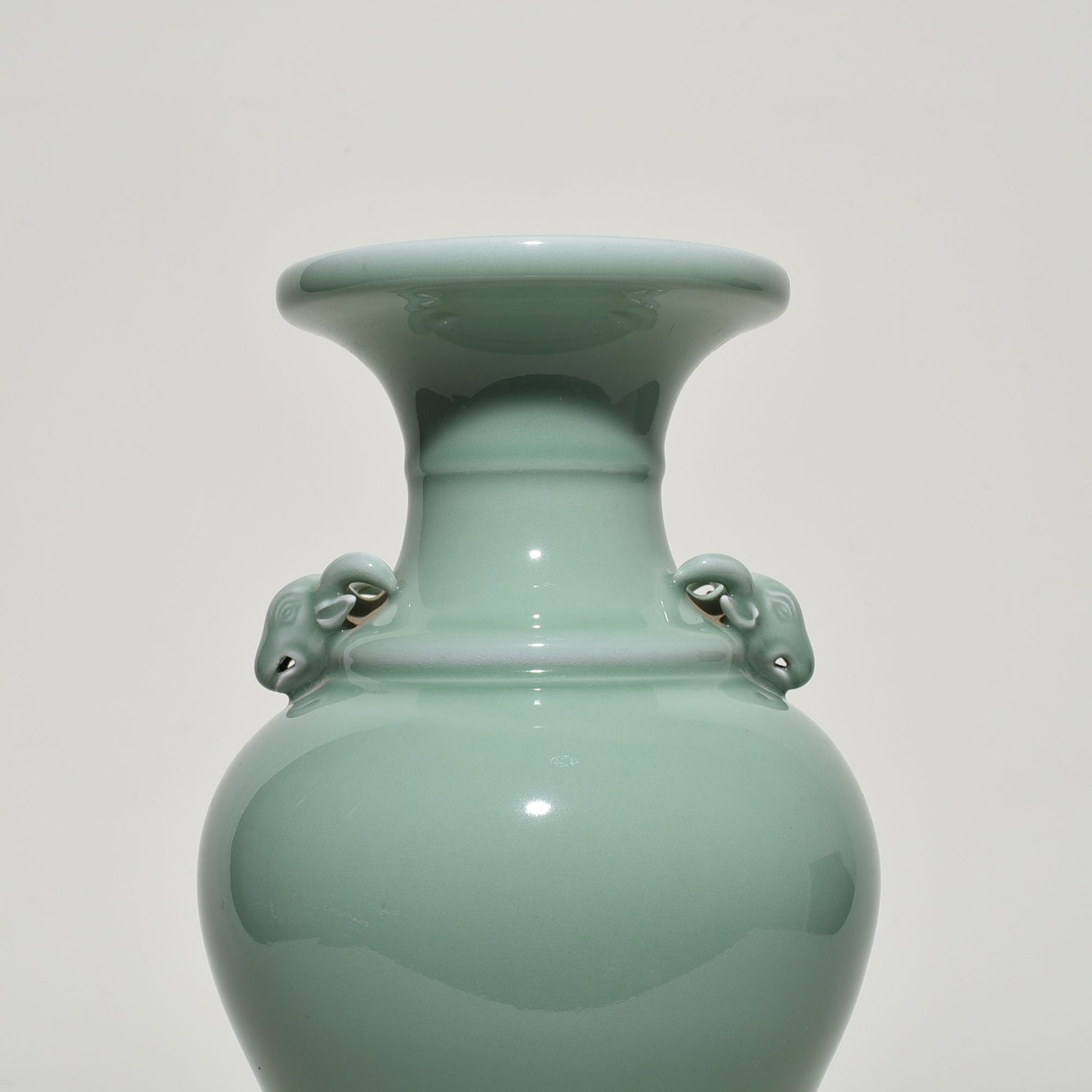 Qing Dynasty Qianlong pink celadon glaze amphora