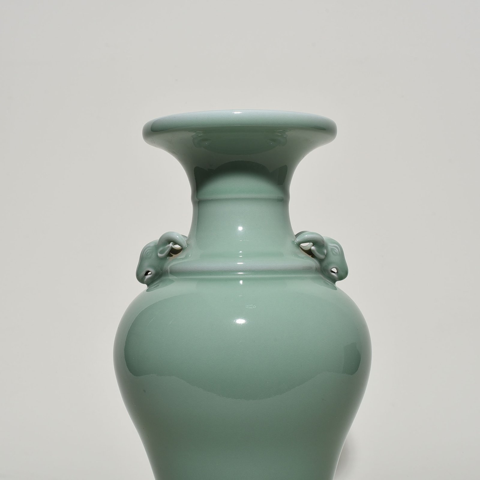 Qing Dynasty Qianlong pink celadon glaze amphora