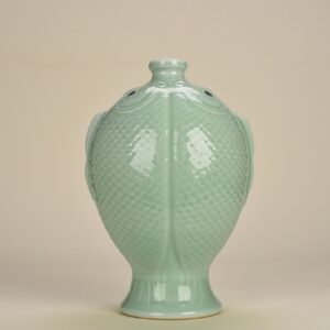 Qing Dynasty Qianlong pink celadon glaze Pisces bottle