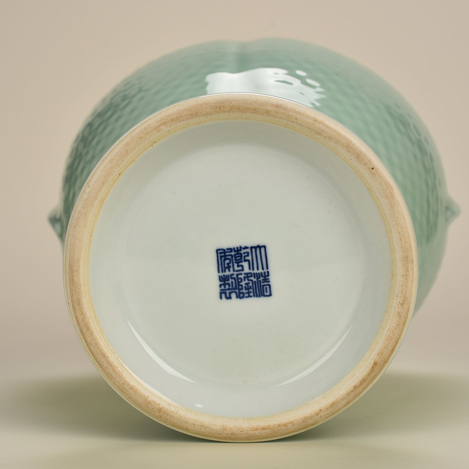 Qing Dynasty Qianlong pink celadon glaze Pisces bottle