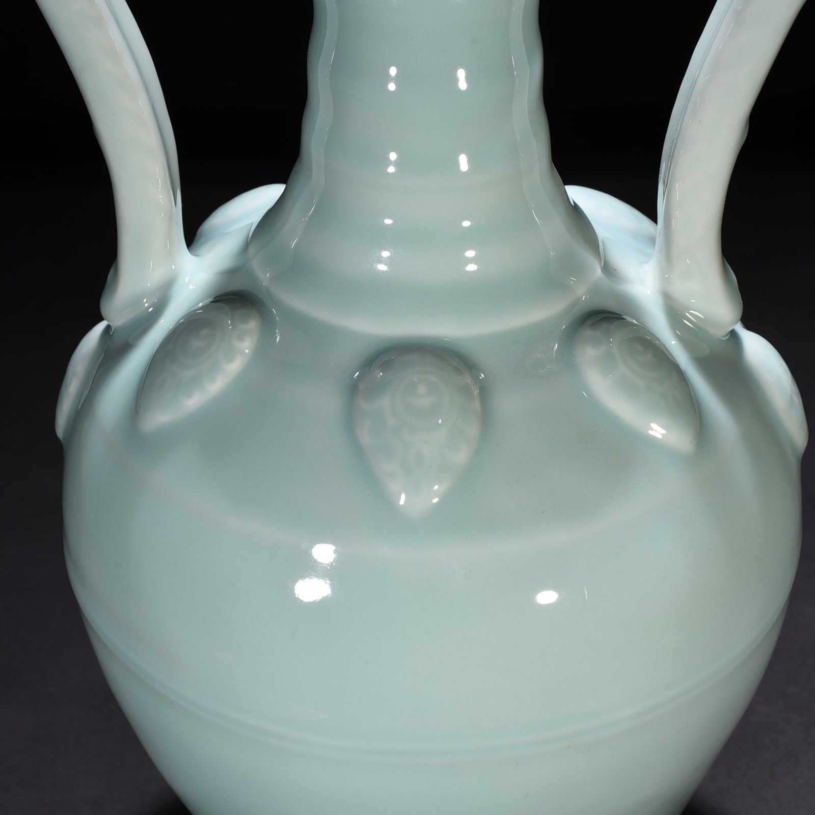 Qing Dynasty Qianlong pink celadon glaze double dragon statue