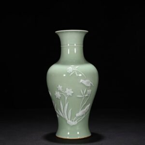 Qing Dynasty Qianlong pink celadon glaze fishtail vase with carved flower