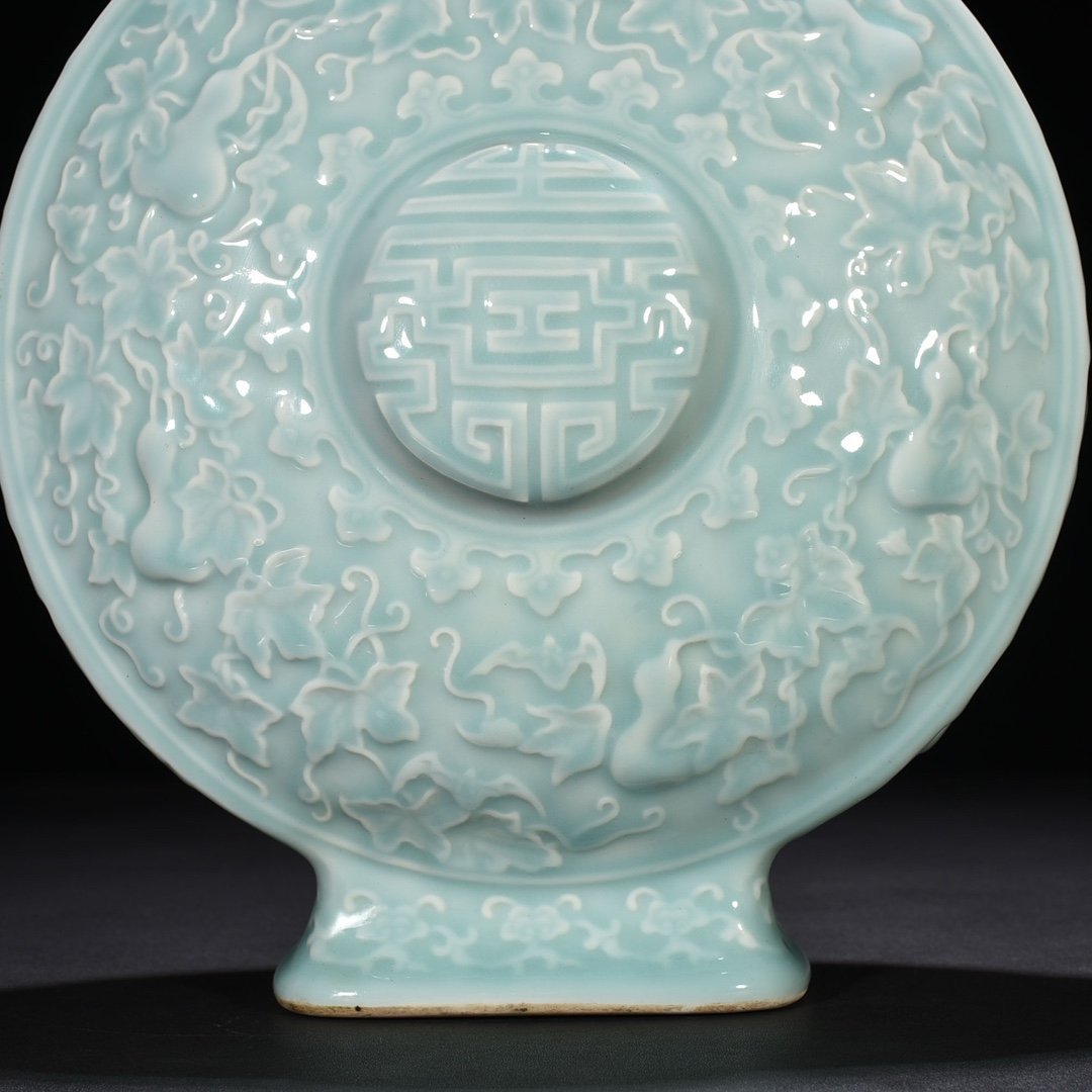 Qing Dynasty Qianlong pink celadon glaze descendants all generations holding moon vase