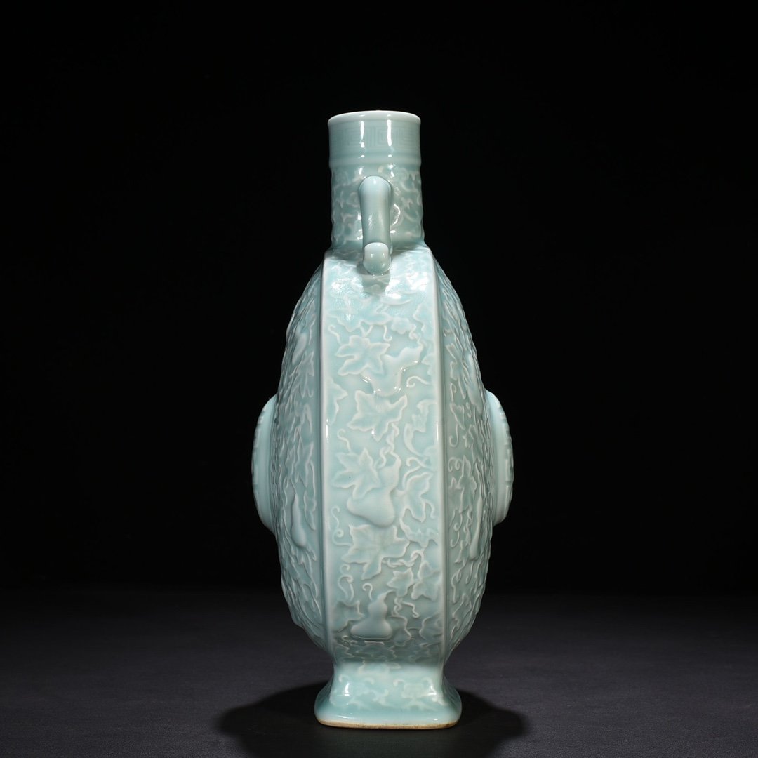Qing Dynasty Qianlong pink celadon glaze descendants all generations holding moon vase