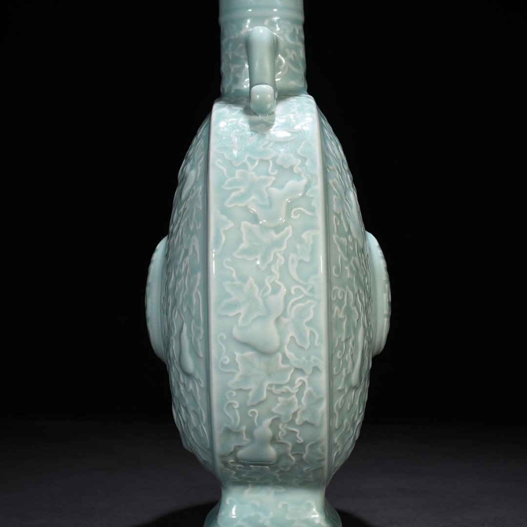 Qing Dynasty Qianlong pink celadon glaze descendants all generations holding moon vase