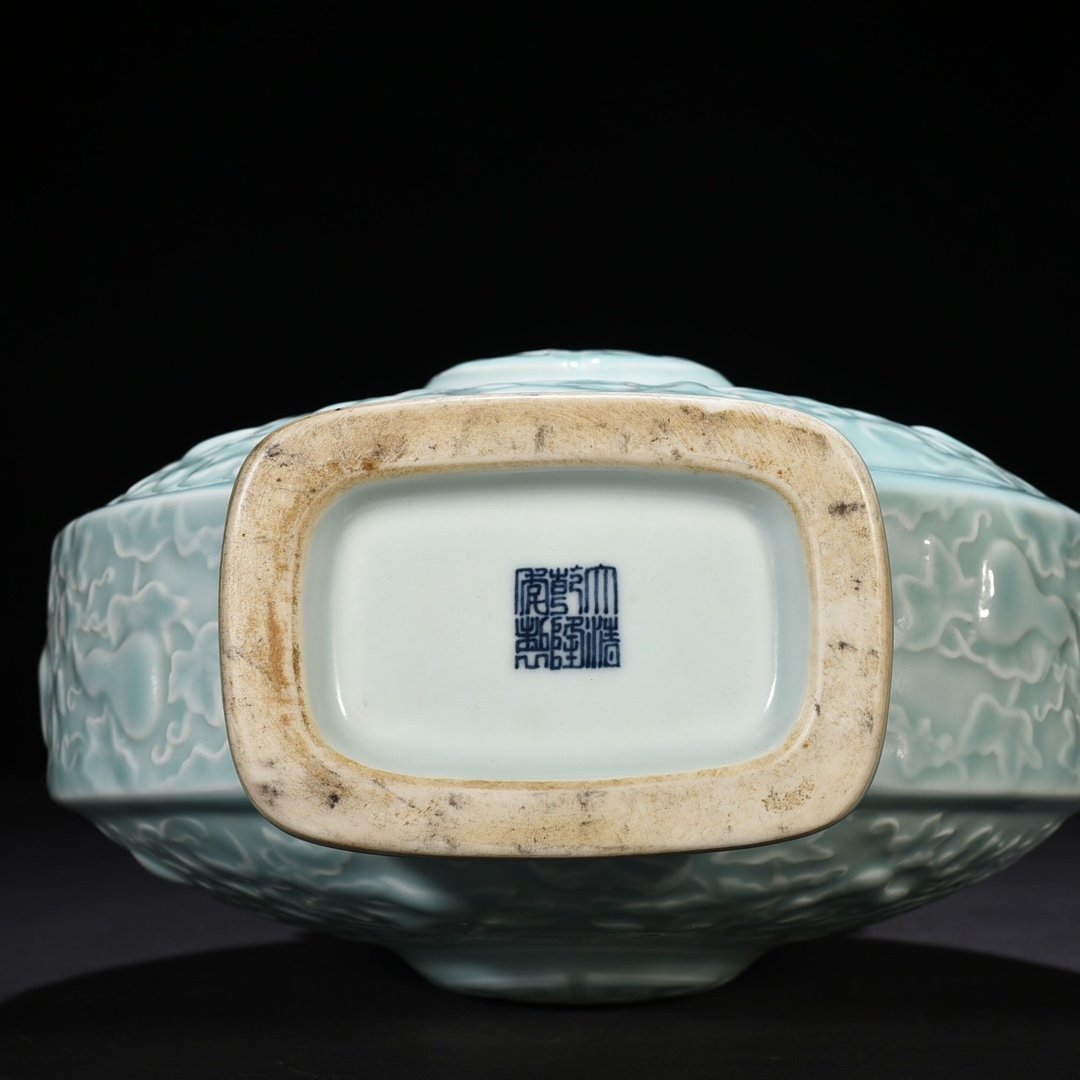 Qing Dynasty Qianlong pink celadon glaze descendants all generations holding moon vase