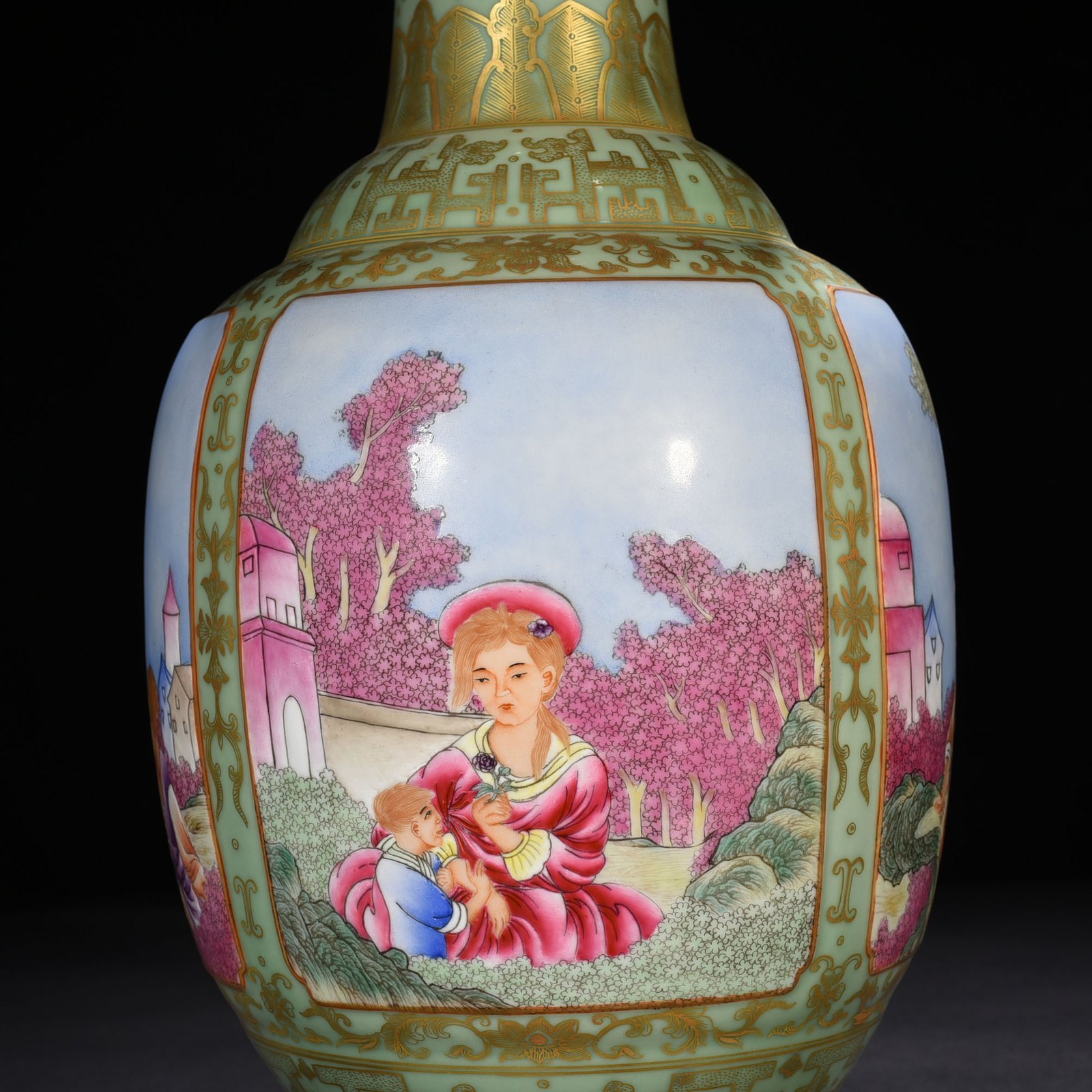 Qing Dynasty Qianlong pink celadon glaze enamel vase with gold