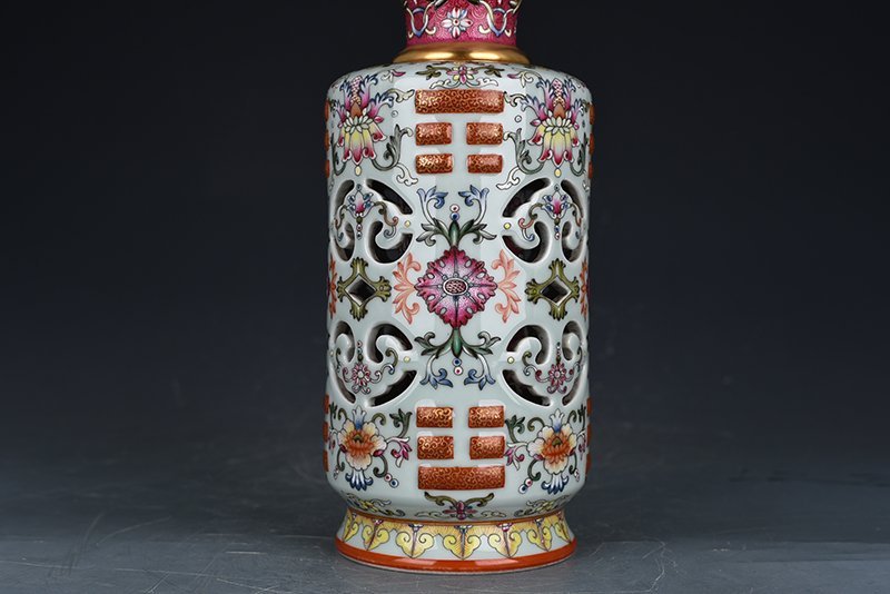 Qing Dynasty Qianlong pink celadon enamel flower hollow bagua vase