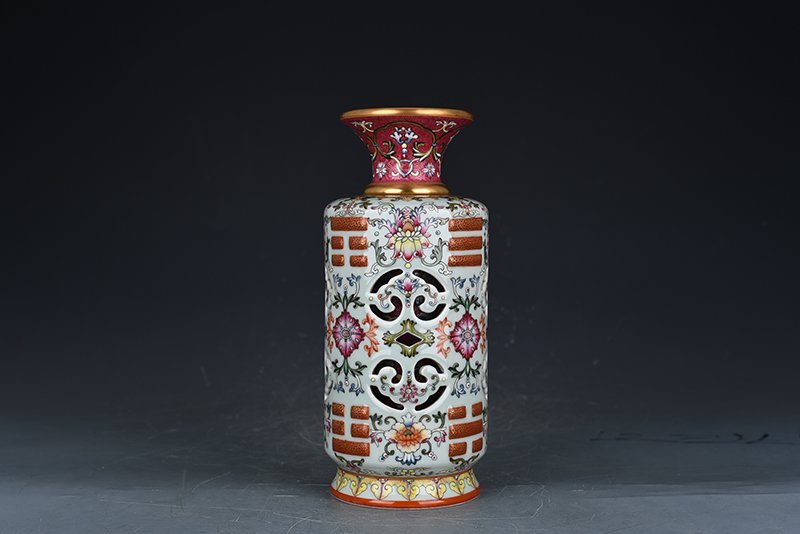 Qing Dynasty Qianlong pink celadon enamel flower hollow bagua vase