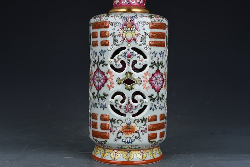Qing Dynasty Qianlong pink celadon enamel flower hollow bagua vase