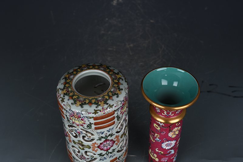 Qing Dynasty Qianlong pink celadon enamel flower hollow bagua vase