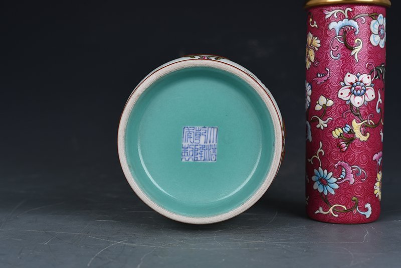 Qing Dynasty Qianlong pink celadon enamel flower hollow bagua vase