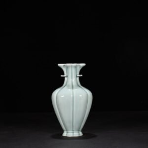 Qing Dynasty Qianlong period of pink celadon glaze plate-length amphora